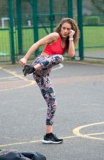 KATIE WAISSEL Working Out at a Park a London 02/06/2020