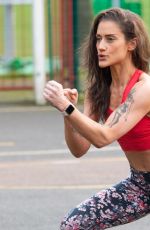 KATIE WAISSEL Working Out at a Park a London 02/06/2020