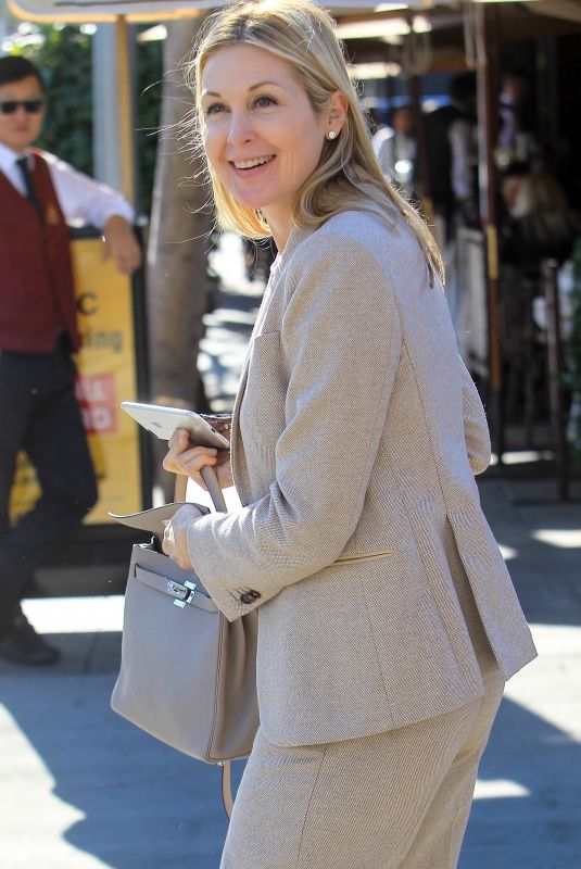 KELLY RUTHERFORD at Il Pastaio in Los Angeles 02/06/2020