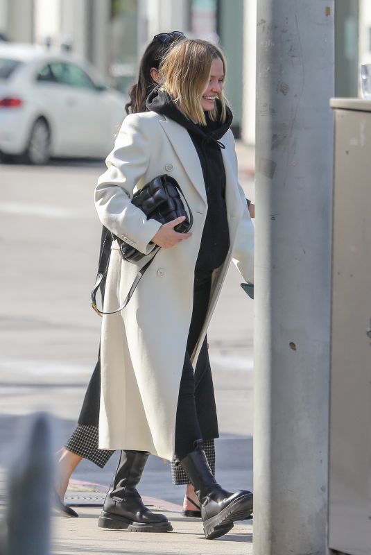 LARA BINGLE at Zinque Cafe in West Hollywood 02/06/2020