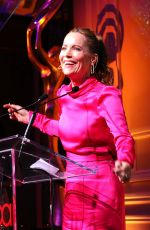 LESLIE MANN at Hollywood Beauty Awards 2020 in Los Angeles 02/06/2020
