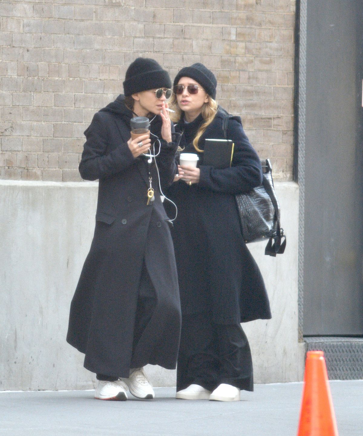 MARY-KATE and ASHLEY OLSEN Out in New York 02/08/2020 – HawtCelebs