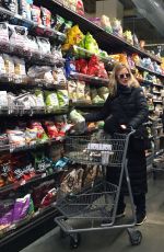 MEG RYAN Shopping at Whole Foods in New York 02/15/2020
