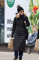MEG RYAN Shopping at Whole Foods in New York 02/15/2020