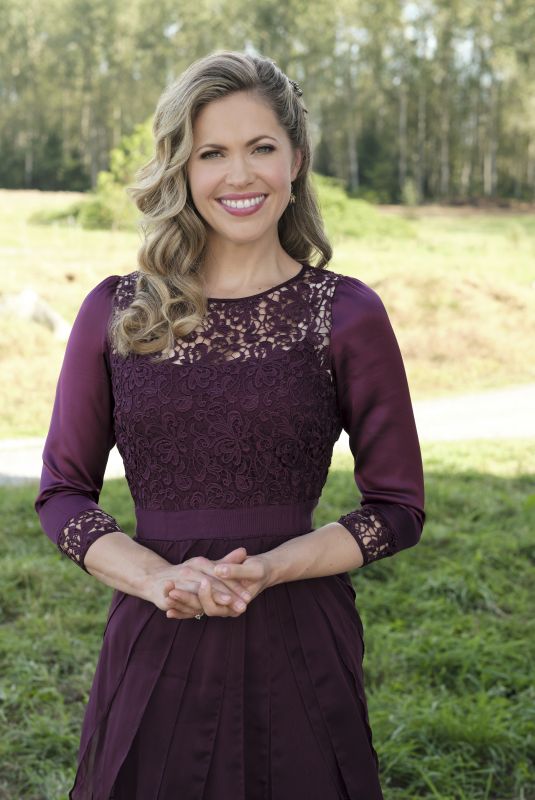 PASCALE HUTTON - When Calls the Heart, Season 7 Promos