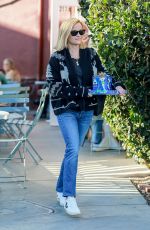 REENE WITHERSPOON Leaves Brentwood Country Mart 02/05/2020