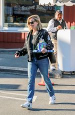 REENE WITHERSPOON Leaves Brentwood Country Mart 02/05/2020