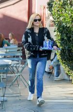 REESE WITHERSPOON at Brentwood Country Mart 02/05/2020