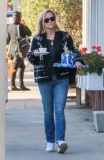 REESE WITHERSPOON at Brentwood Country Mart 02/05/2020