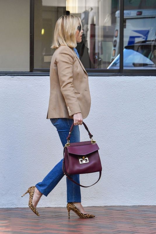 REESE WITHERSPOON Out and About in Los Angeles 01/31/2020