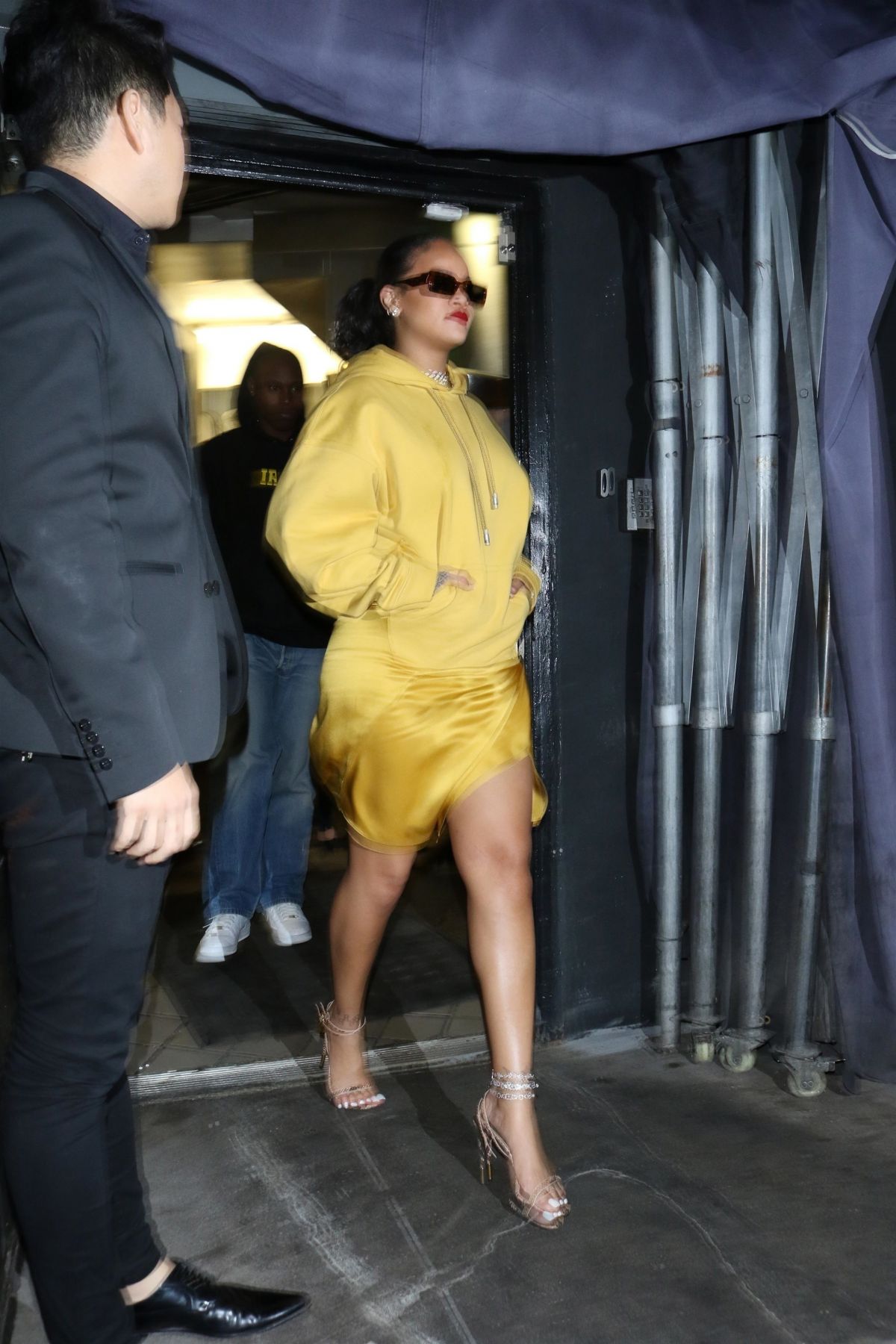 RIHANNA Leaves Her Concert in Los Angeles 05/05/2016 – HawtCelebs