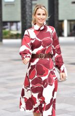 VOGUE WILLIAMS Leaves ITV Sudios in London 02/04/2020