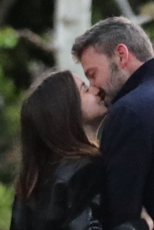 ANA DE ARMAS and Ben Affleck Out Kissing in Los Angeles 03/23/2020