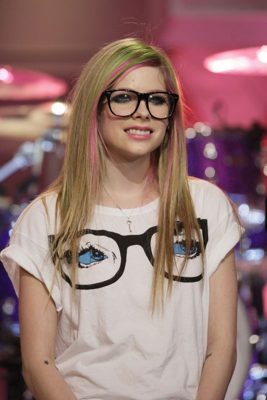 AVRIL LAVIGNE at Tonight Show 03/14/2011