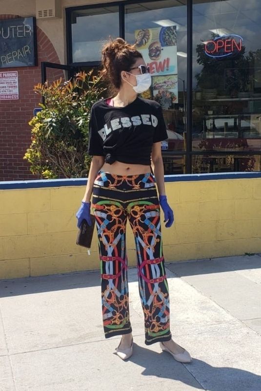 BLANCA BLANCO Wears Mask While Going for Takeout Pizza 03/21/2020