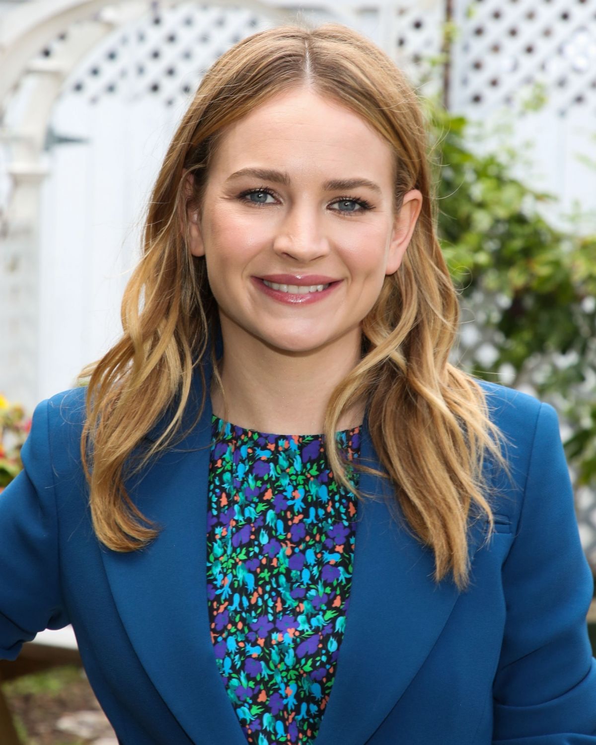 Albums 101+ Images latest photos of britt robertson Completed