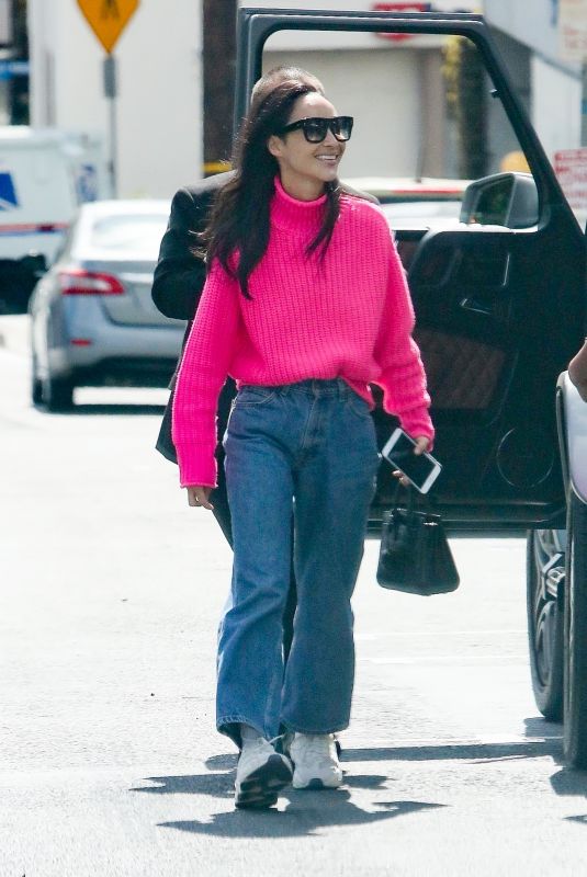 CARA SANTANA in a Pink Sweater and Denim Arrives at San Vicente Bungalows 03/07/2020