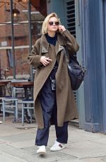 CAREY MULLIGAN Out and About in Nothing Hill 03/10/2020