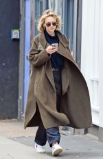 CAREY MULLIGAN Out and About in Nothing Hill 03/10/2020