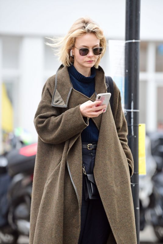 CAREY MULLIGAN Out and About in Nothing Hill 03/10/2020