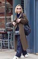 CAREY MULLIGAN Out and About in Nothing Hill 03/10/2020