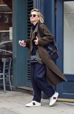 CAREY MULLIGAN Out and About in Nothing Hill 03/10/2020