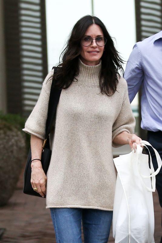 COURTENEY COX Shopping on Melrose Place in Hollywood 03/10/2020