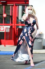 COURTNEY STODDEN Wearing a Home Made Mask and a Pair of Washing Up Gloves Out in Los Angeles 03/18/2020