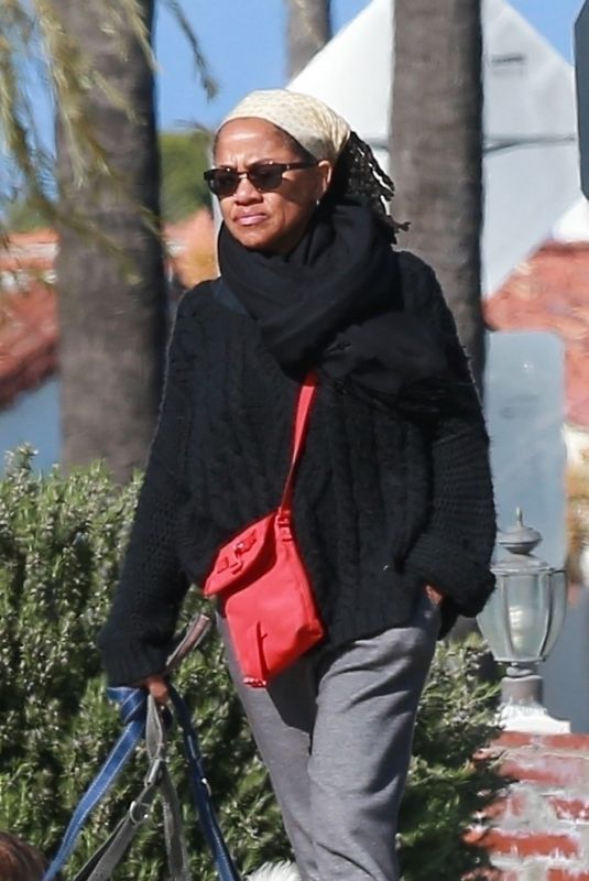 DORIA RAGLAND Out with Her Dogs in Los Angeles 03/26/2020