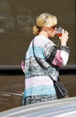 ELIZABETH BANKS Heading to Joan