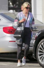 ELIZABETH BANKS Heading to Joan