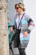 ELIZABETH BANKS Heading to Joan