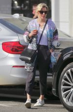 ELIZABETH BANKS Heading to Joan