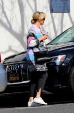 ELIZABETH BANKS Heading to Joan