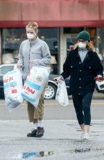 FELICITY HUFFMAN Wears a Mask While Shopping with Her Daughter 03/13/2020