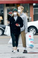 FELICITY HUFFMAN Wears a Mask While Shopping with Her Daughter 03/13/2020
