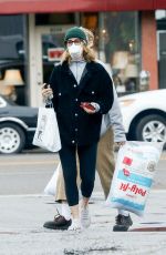 FELICITY HUFFMAN Wears a Mask While Shopping with Her Daughter 03/13/2020