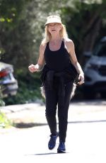 GOLDIE HAWN and Boston Russell Out in Los Angeles 03/27/2020