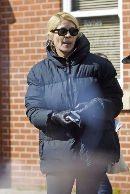 HOLLY WILLOGHBY Out Shopping in London 03/27/2020