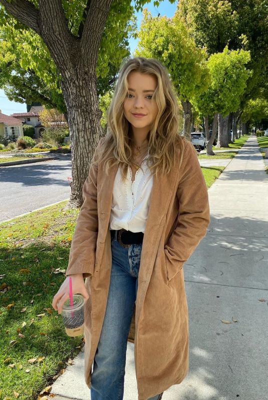 JADE PETTYJOHN - Instagram Photos 03/28/2020
