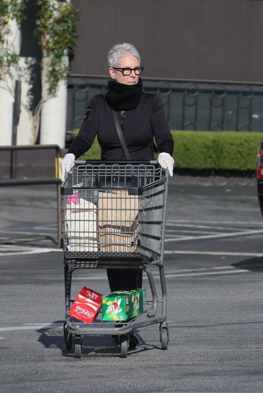 JAMIE LEE CURTIS Out Shopping in Pacific Palisades 03/26/2020