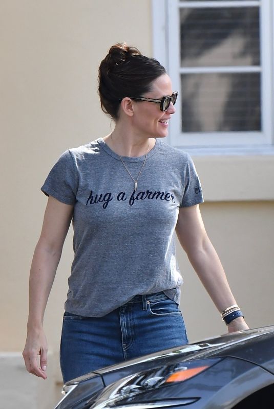 JENNIFER GARNER in Jeans Out in Brentwood 03/06/2020