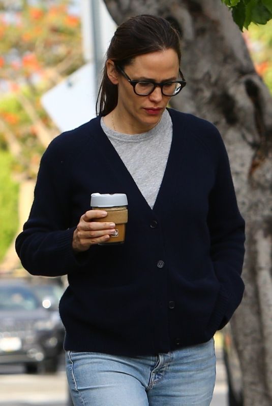 JENNIFER GARNER Out and About in Brentwood 03/11/2020