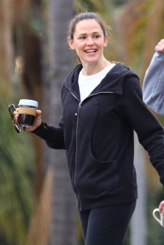 JENNIFER GARNER Out and About in Santa Monica 03/09/2020