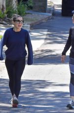 JENNIFER GARNER Out for Walk during Covid Quarantine in Los Angeles 03/27/2020