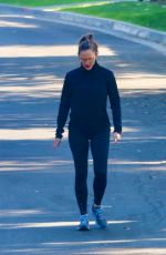 JENNIFER GARNER Out Hiking in Pacific Palisades 03/26/2020