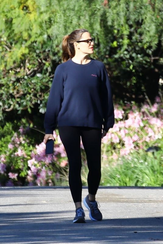 JENNIFER GARNER Out in Pacific Palisades 03/17/2020