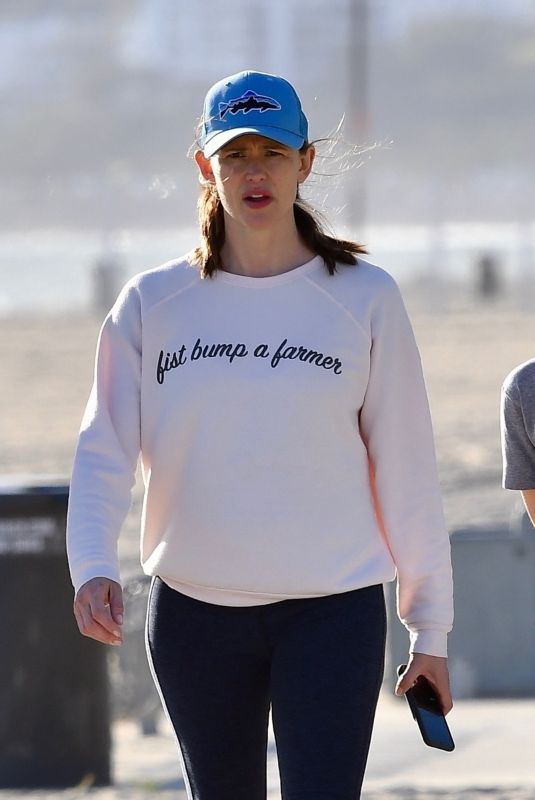 JENNIFER GARNER Out in Santa Monica 03/23/2020