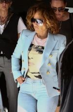 JENNIFER LOPEZ Shopping at Miami Design District 03/05/2020
