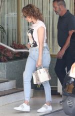 JENNIFER LOPEZ Shopping at Miami Design District 03/05/2020